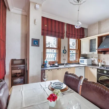 Gorgeous Private 3br 2ba W Bosphorus View Casa de Férias